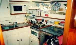 sailing yacht Sousa galley.JPG - 11.5 K