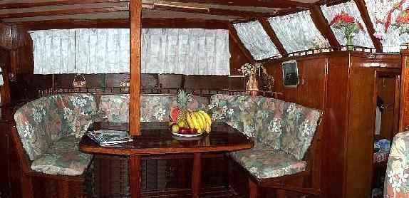 sailing yacht Sousa dining saloon.JPG - 16.6 K